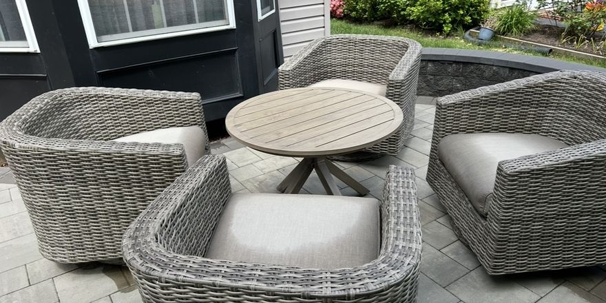 A cleaned wicker patio furniture set